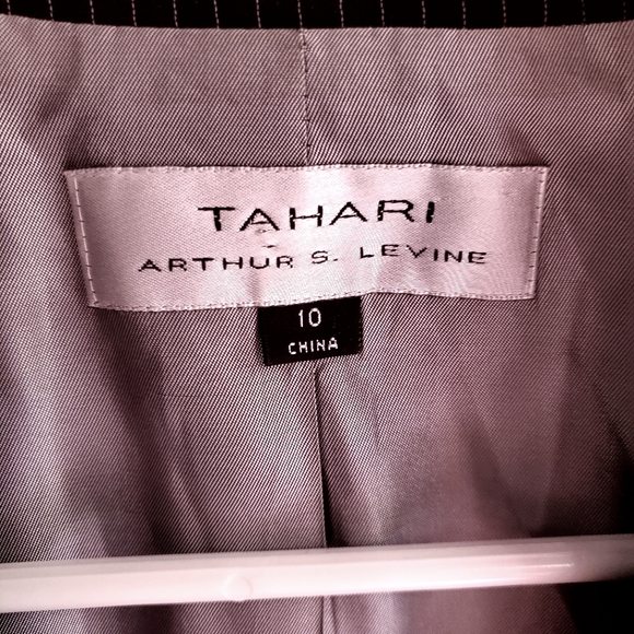 Tahari Arthur S Levine Women's Black Pin Striped Blazer Size 10 - Picture 2 of 11